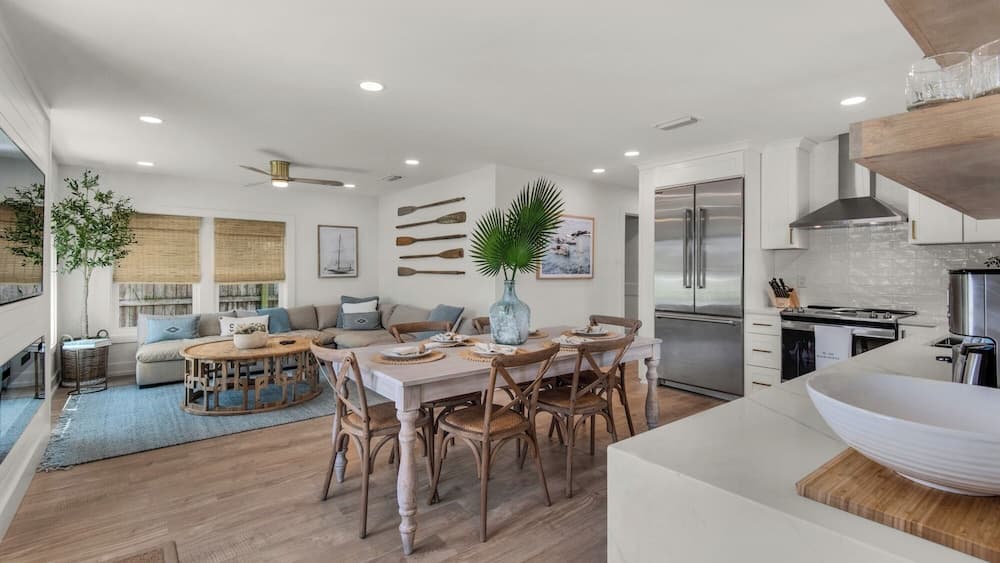 4 Minutes to the Beach! Cute & Coastal With Room for 9