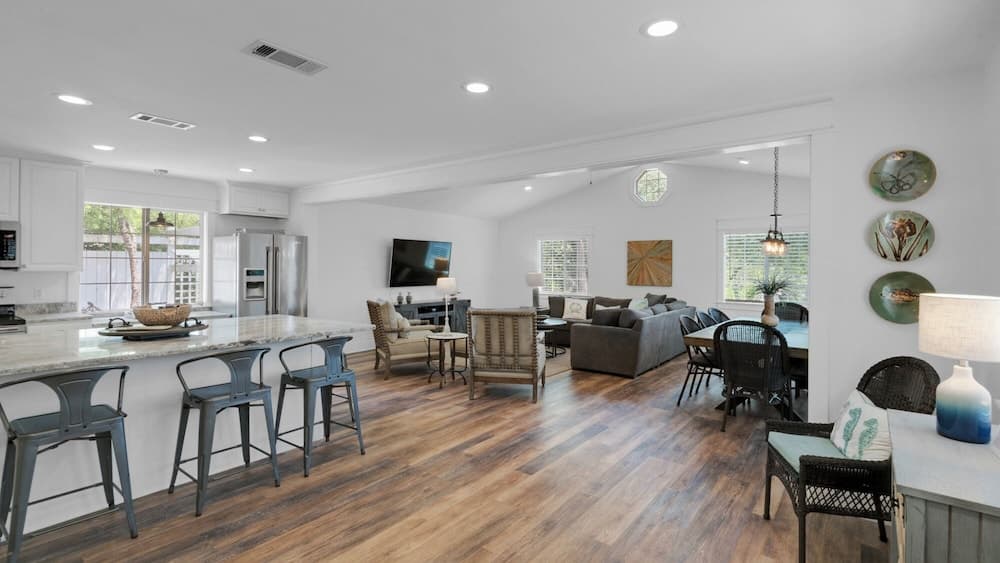 5 Minutes to the Beach; Old Florida Charm + Modern Upgrades