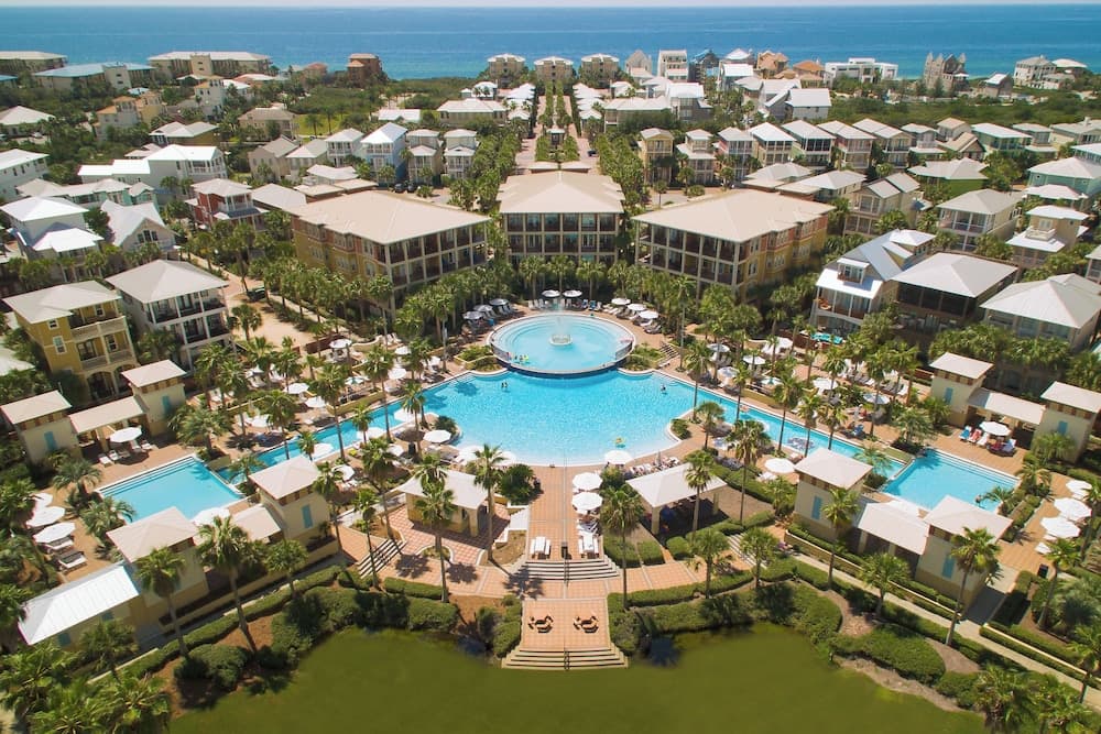 Beachy Chic Home Prime Location Seacrest! 2 Minute Walk to Pool!