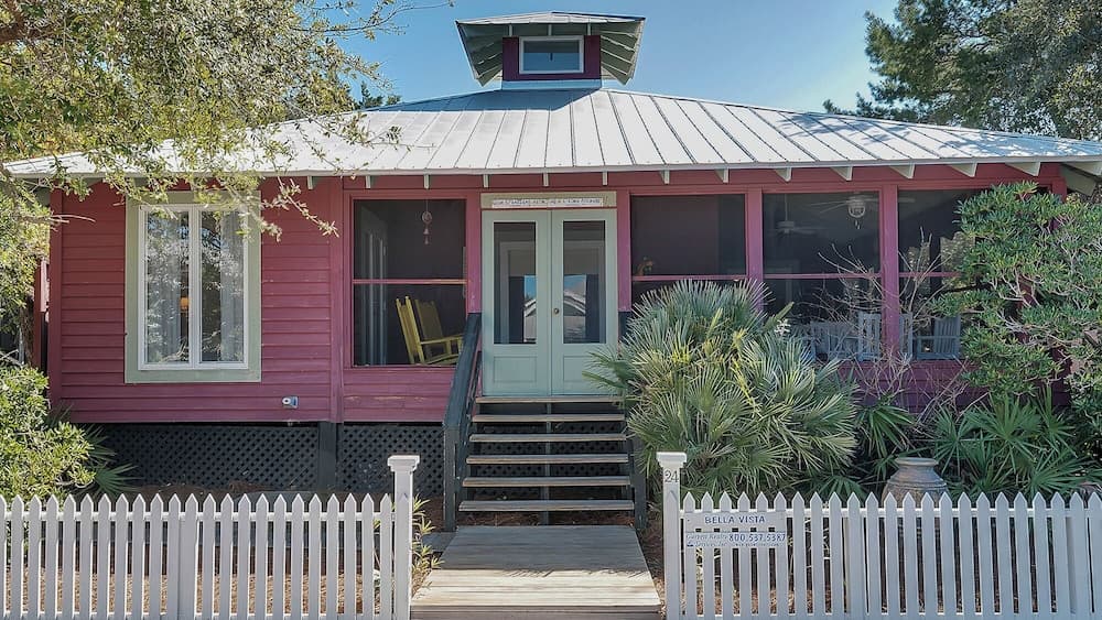 Beautiful Original Seaside Cottage + Swim & Tennis Club: Sleeps 6