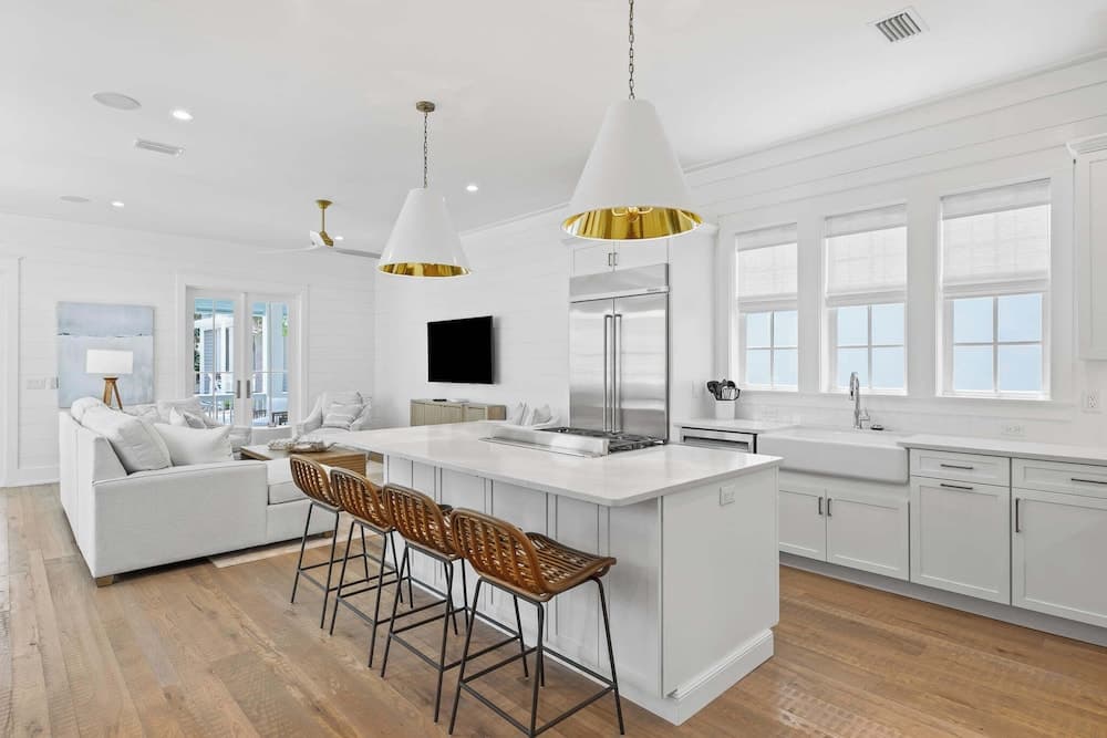 Beautiful Seacrest Home, Sleeps 16 - Lagoon Pool and Beach Tram Service