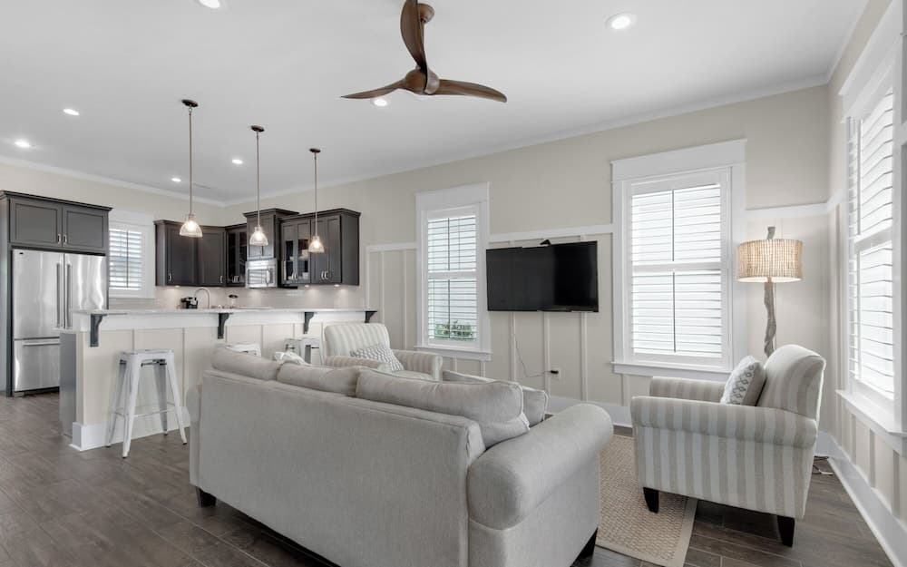 Bright and Modern - Down the Street to the Beach