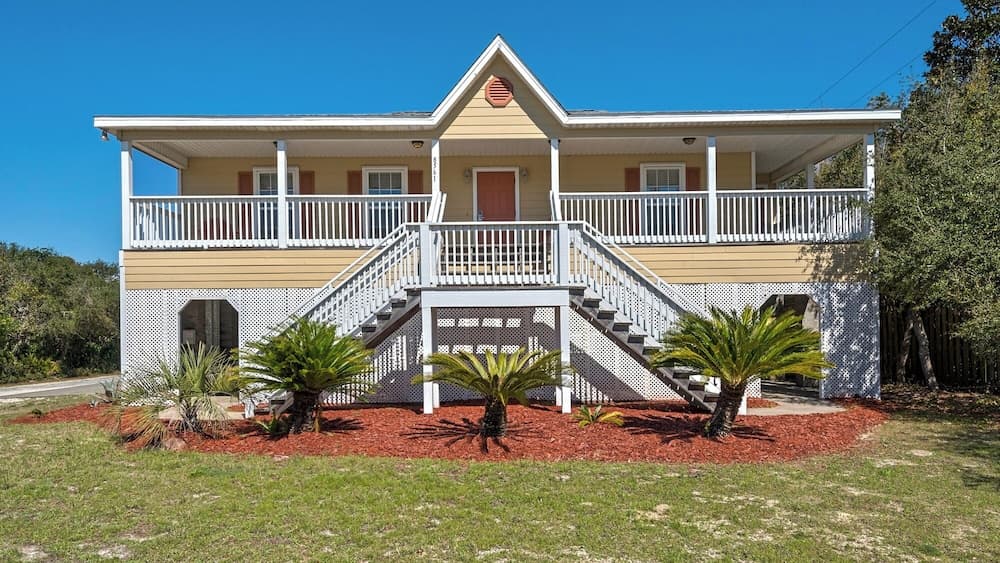 Classic Beach Retreat Just a Minute From the Beach Access in Seacrest on 30A
