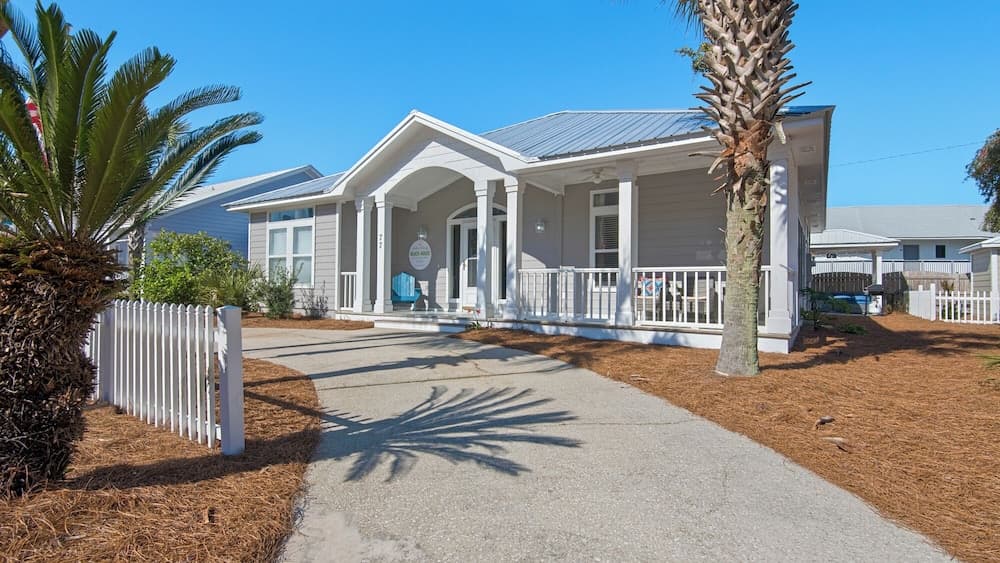 Classic Seagrove Beach Cottage- Minutes to Gulf, Steps to Pool