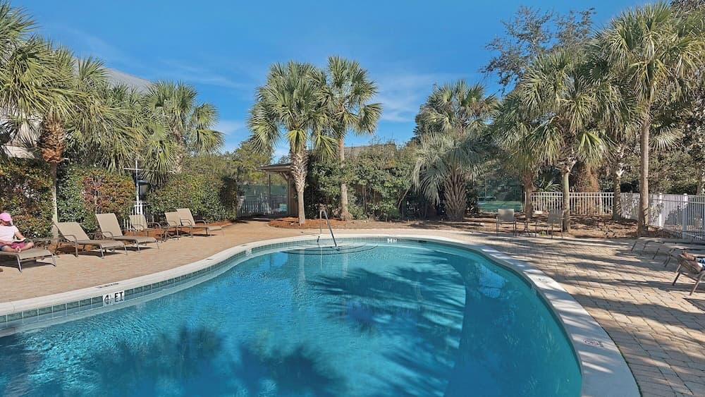 Coastal Cottage With Backyard Secret Garden - 2 Pools, Tennis, Sleeps 7