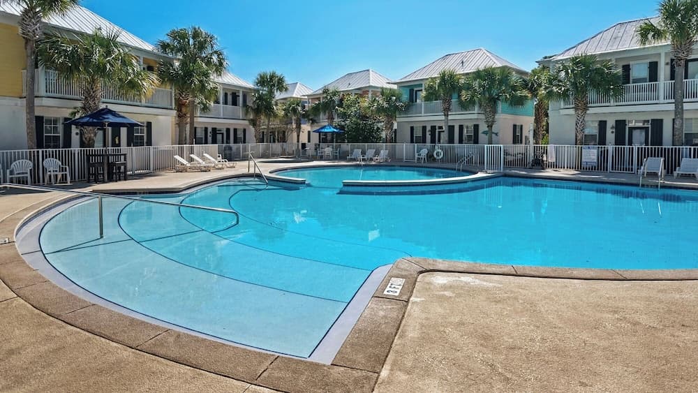 Dog Friendly @ Bungalows at Seagrove; 2 Blocks to Beach ~ Overlooks Pool/spa