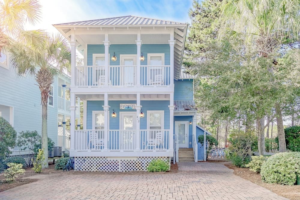 Pet Friendly - 2 Community Pools - Modern Beach House Charm
