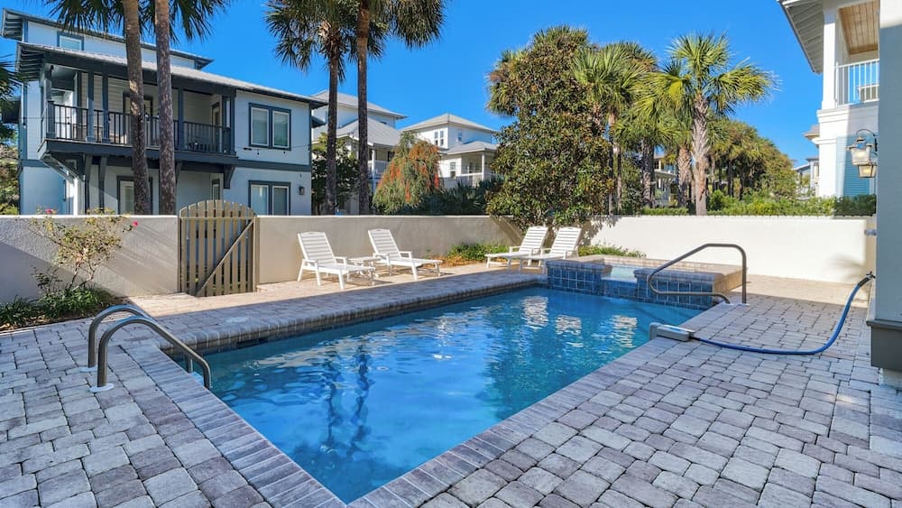 Gulf Side and 2 Minutes to the Beach w/ Private Pool + Beach Chairs & Bikes