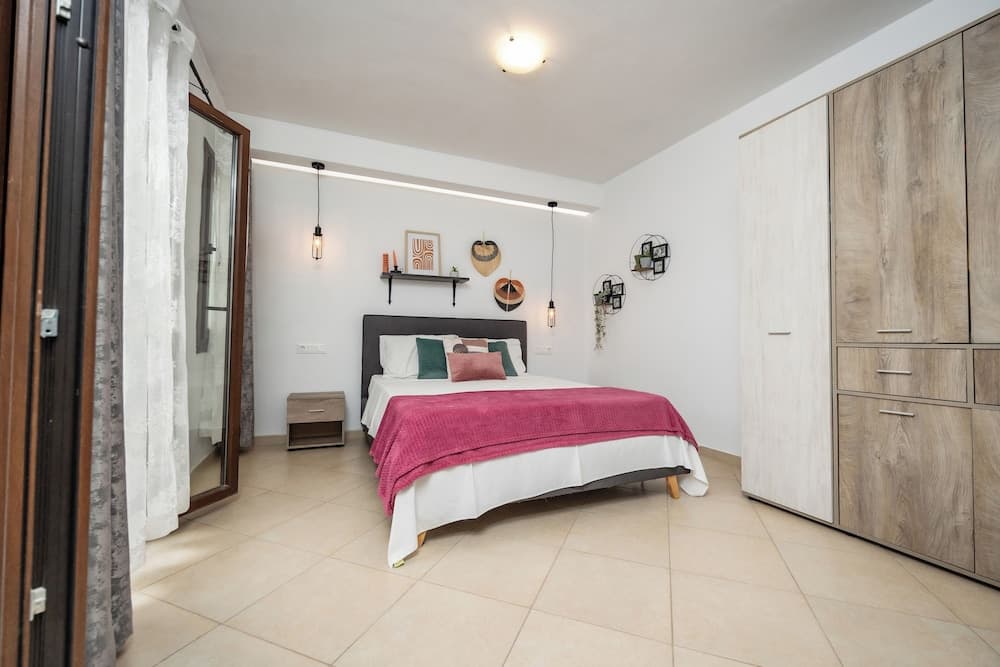 Naxos Chora Modern Dream w Patio Jacuzzi