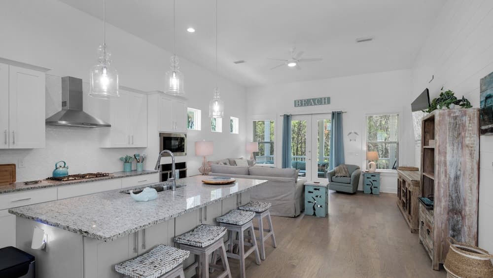 Minutes to Beach & Largest Public Beach Access, Modern New Build in Inlet