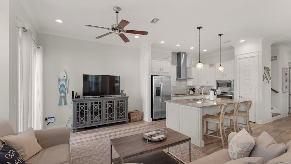 Modern Comfort + Resort Style Pool: Perfect Prominence Location for 10