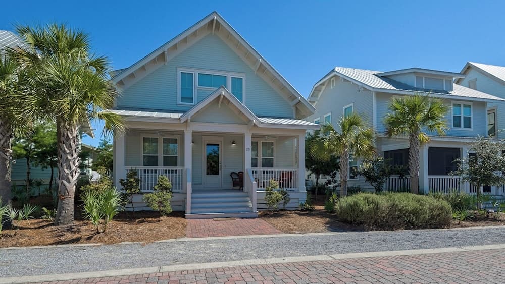 Modern Prominence Home ~ Game Room, 4 Bikes, Sleeps 13, Pet Friendly!