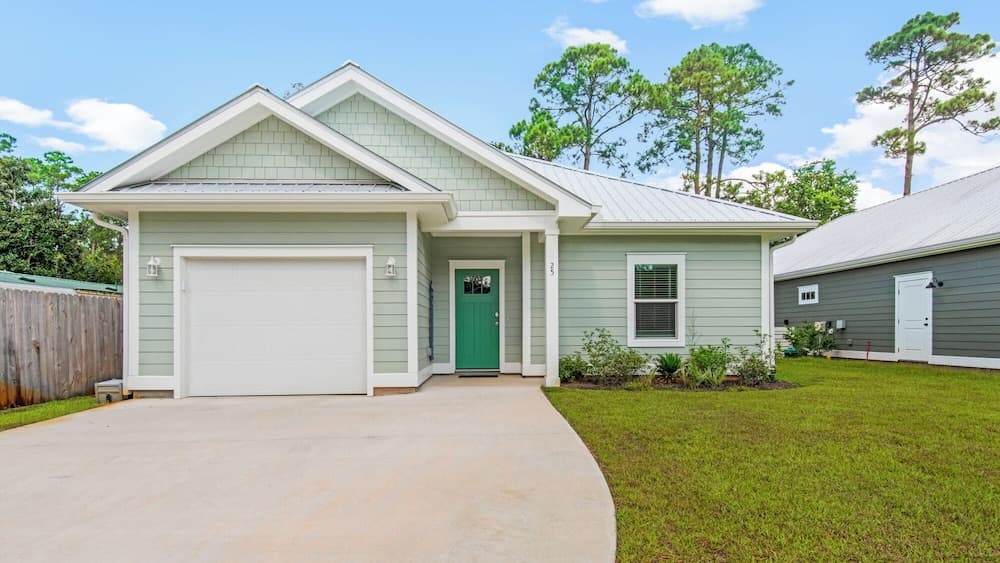 Pet Friendly + Great Location for Boating and The Beach!