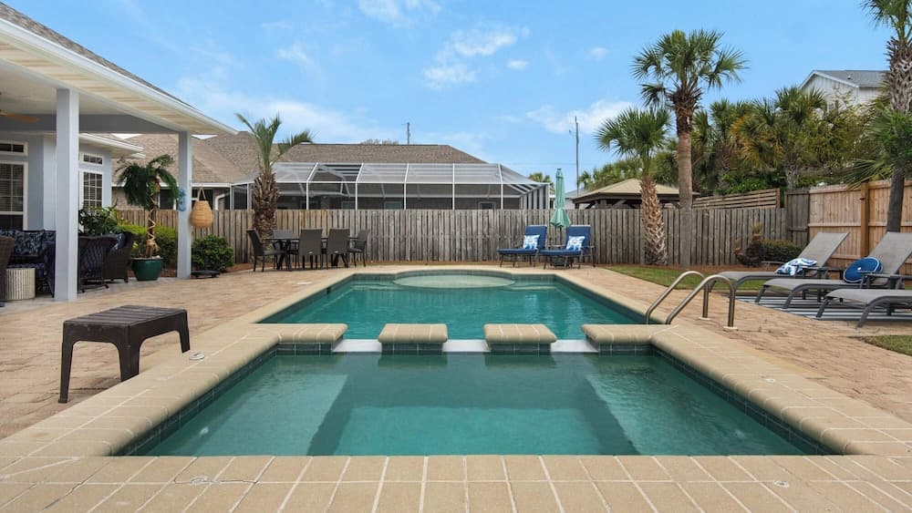 Private Pool + Golf Cart & Dog Friendly, Minutes to Beach in Miramar Bch