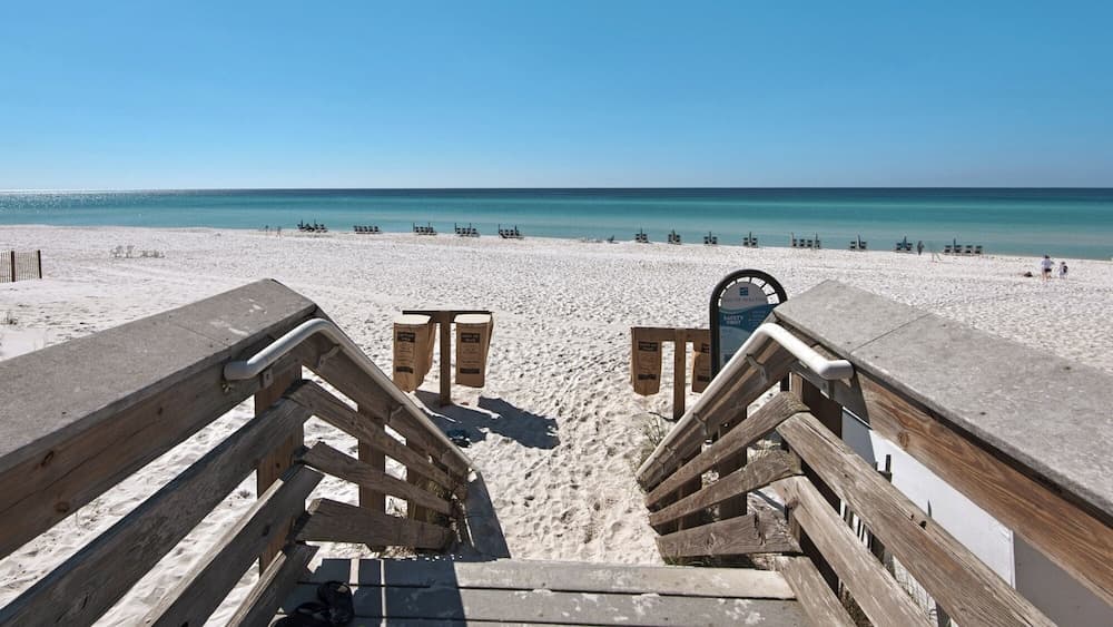 Private Pool, Minutes to the Gulf - Pet Friendly + 5 Bikes: Sleeps 12