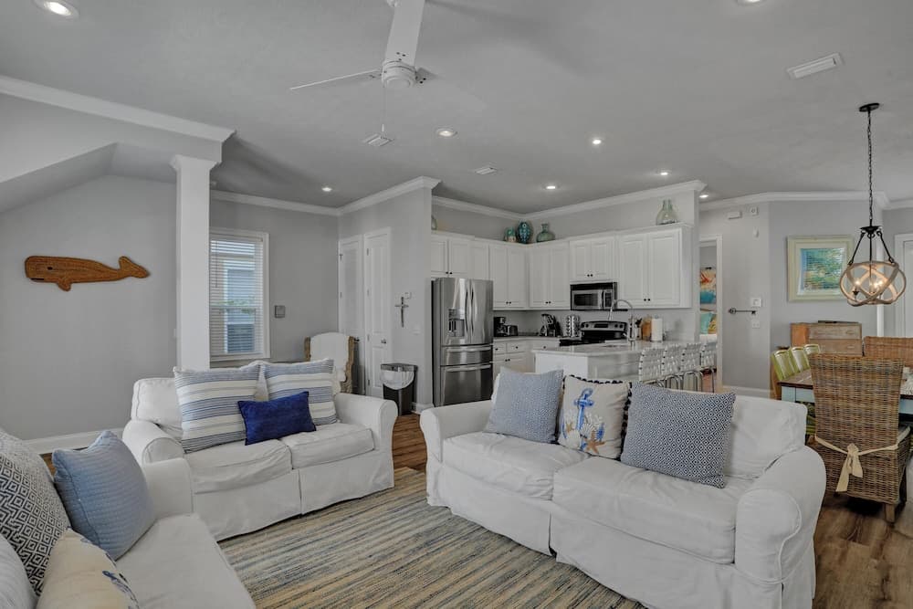 Seacrest & Pool Front! Private Access to Lagoon Pool