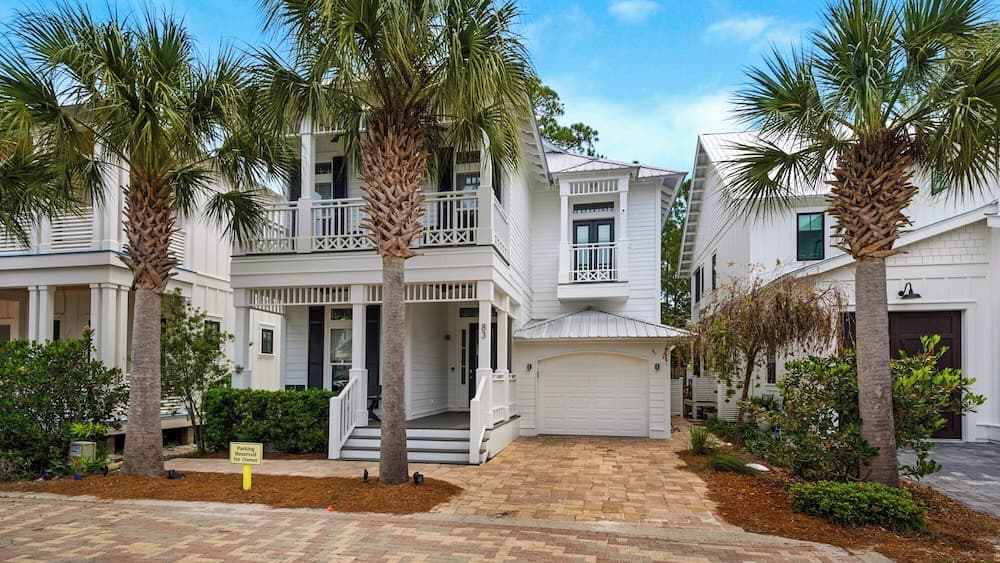 Steps to the Pool! Luxurious Beach Retreat Near Eastern Lake