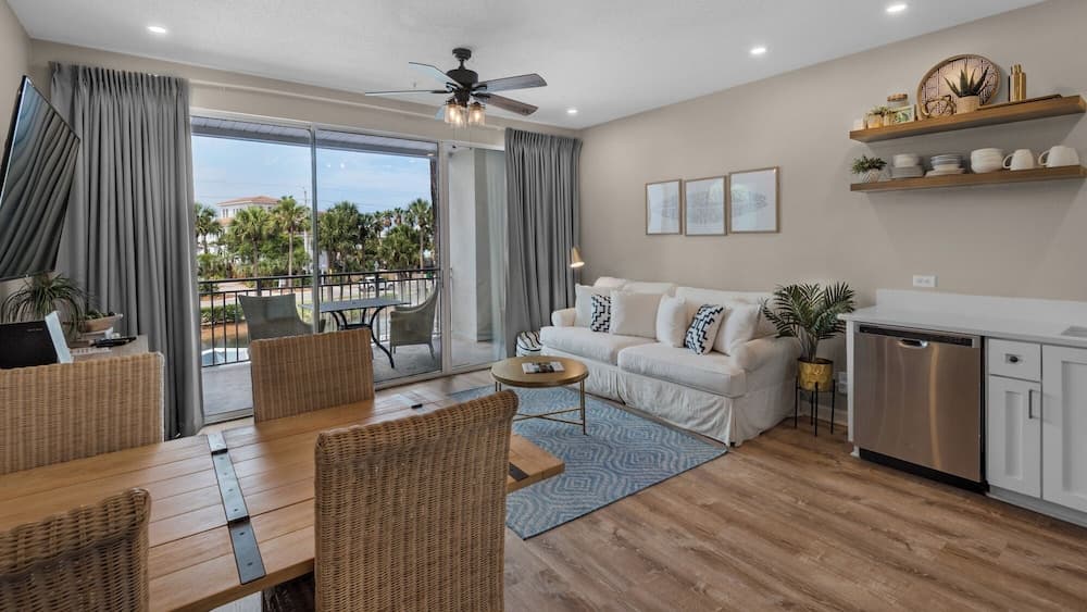 The Salty Dog on 30a: Modern Updates, 1 Minute to the Beach!