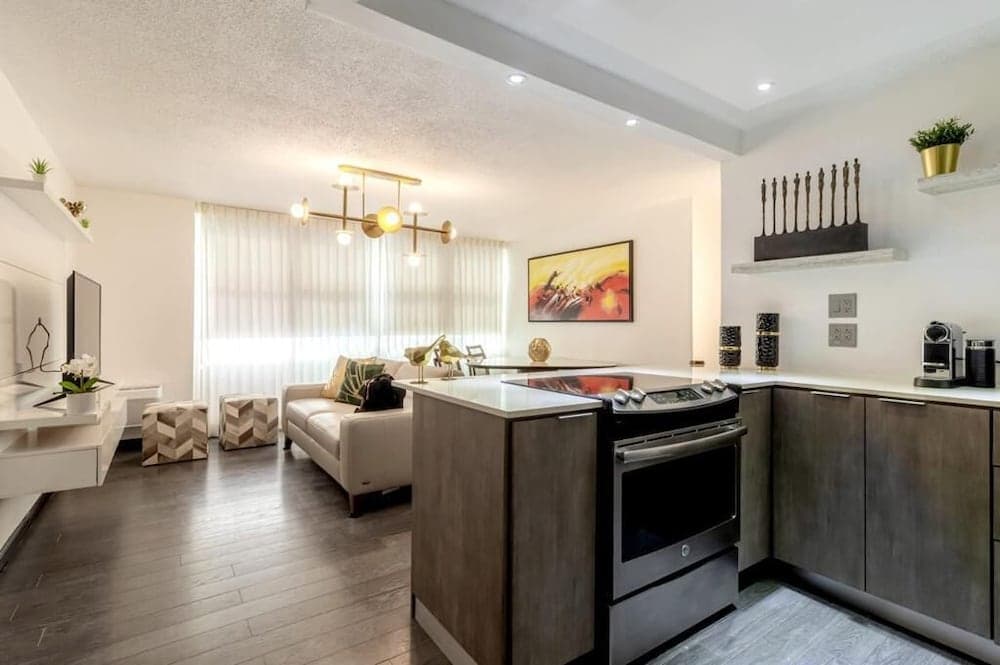 1 Bed 1 Bath 1 Parking Boutique Apt