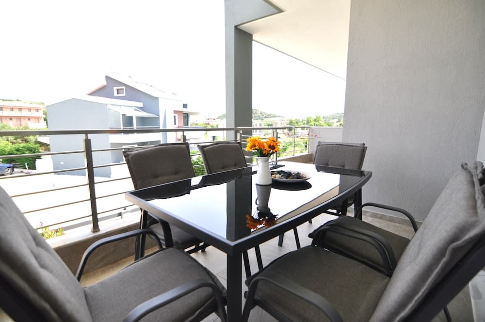 Zennova 60 Nikiti Family Apt