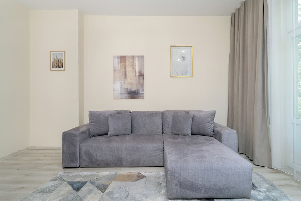 Large Family Poznan Apartment by Renters