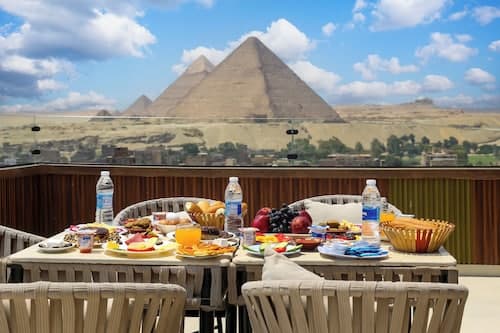 Crowne pyramids palace