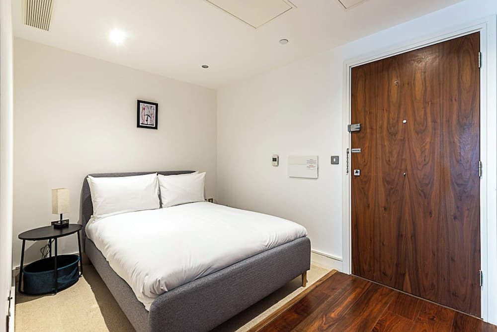 Chic Studio With Skyline Views