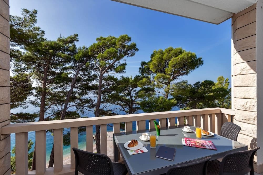 Anka - Amazing Location - Sa13