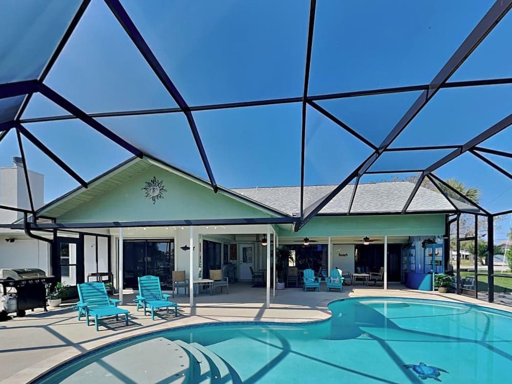 Tropical Breeze Dockside Oasis