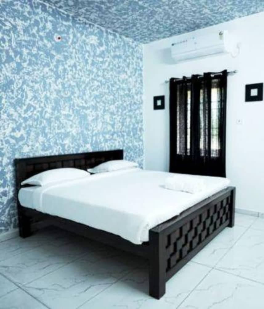 FabExpress French Villa