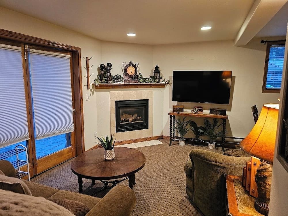 Alpenglow One Bedroom One Bath A09
