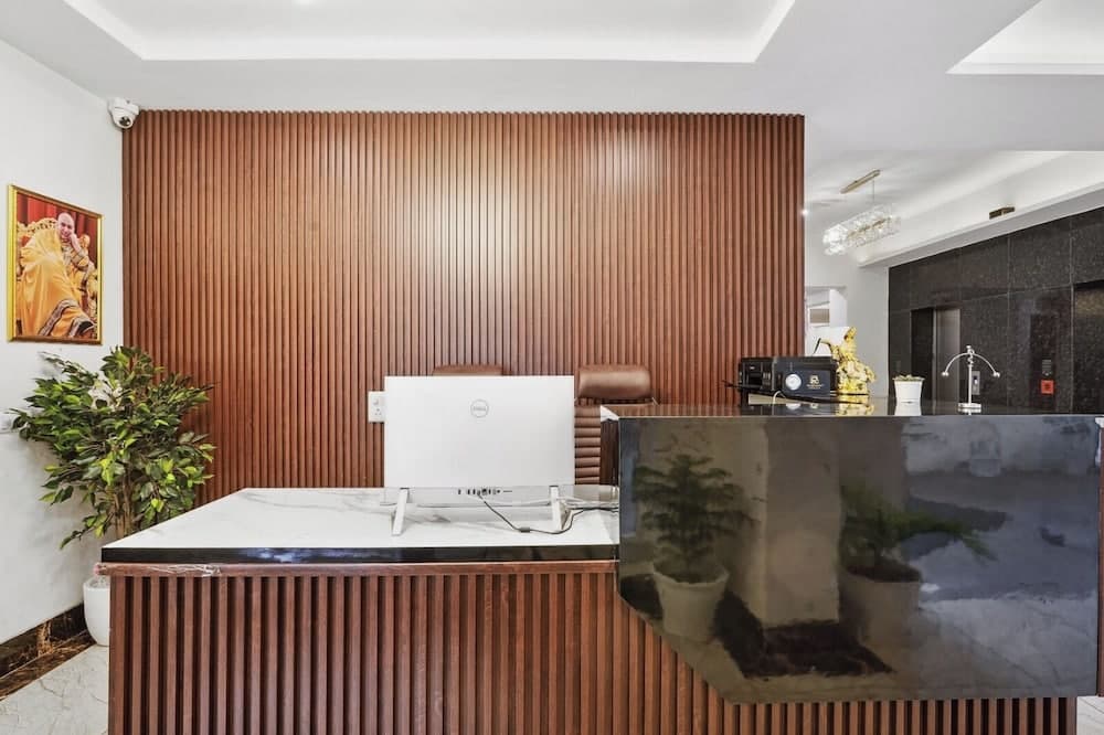 Hotel Amahi Inn Near Signature Tower