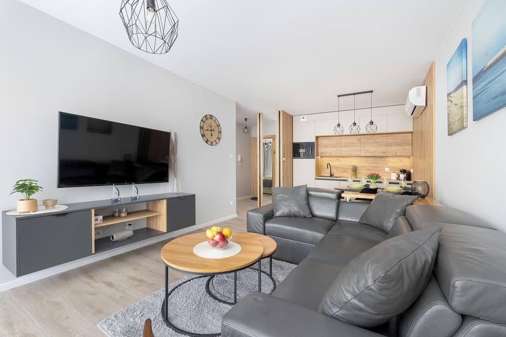 Apartment With Parking by Renters