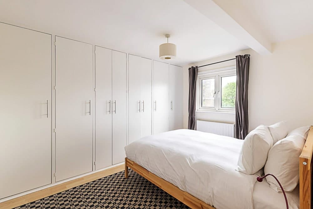 Airy Urban Retreat Near Little Venice