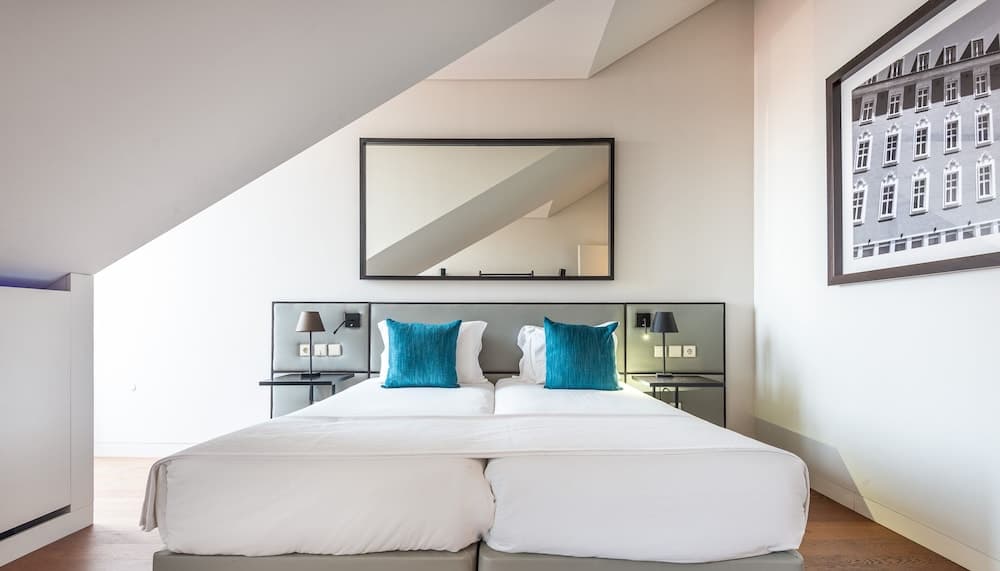 Gary01 Exclusive Top Floor 2BD by the Timeout Market