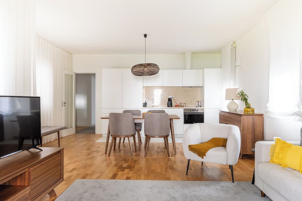 Acm032 Spacious 1BD +balcony