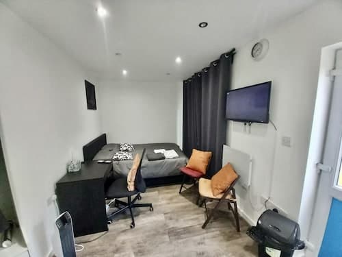 Cosy 1-bed Studio in Northolt Perfect to Unwind