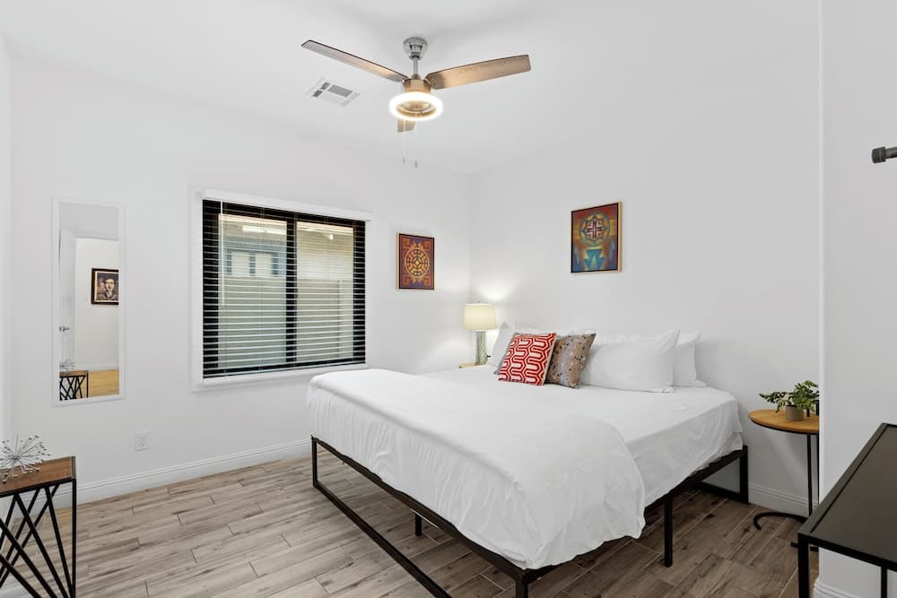 Hummingbird House w/ BBQ in Downtown Phoenix