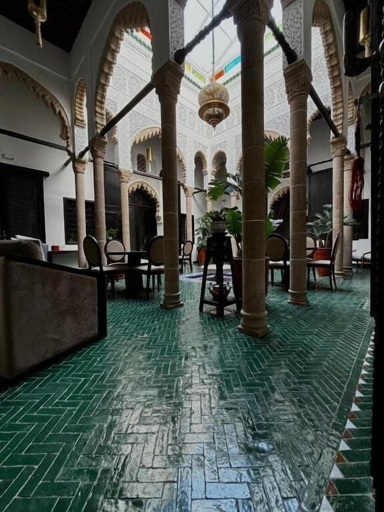Riad Dar Lalzohra