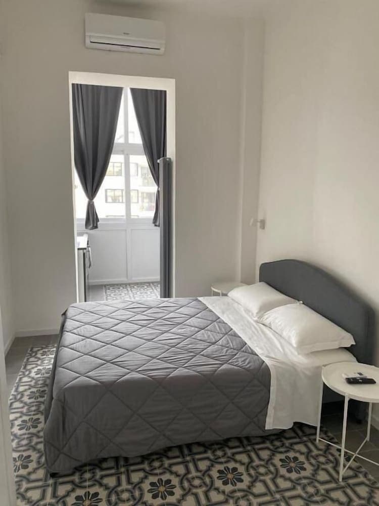 Bari LandLord 242