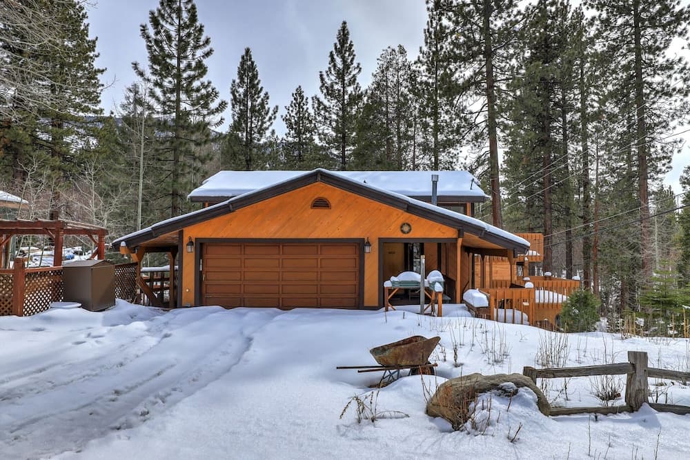 Tahoe Forest Chalet 3BR House w/ Mountain Views