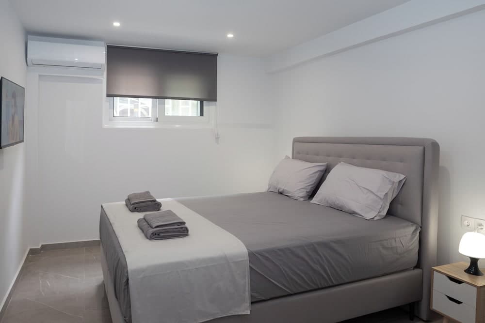 Brand New Pagrati Apt Modern Comfort