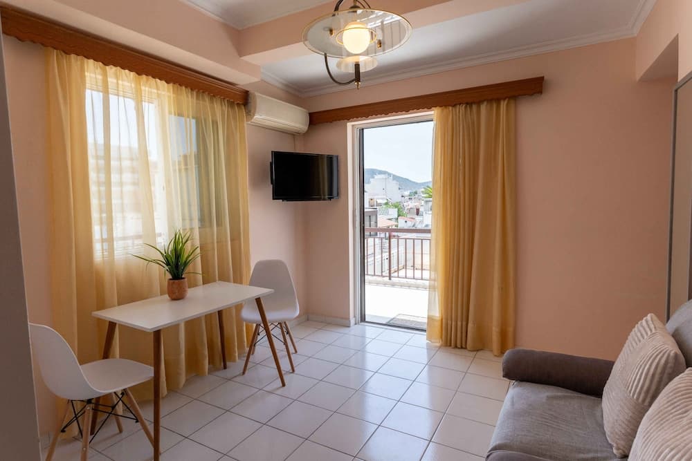 Phaedrus Living Xalkida Sunlit Marron