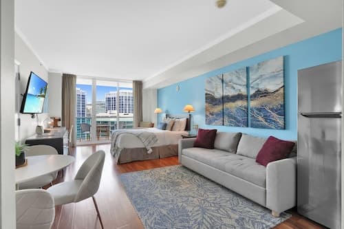 Glamorous Bay View Studio in the Grove