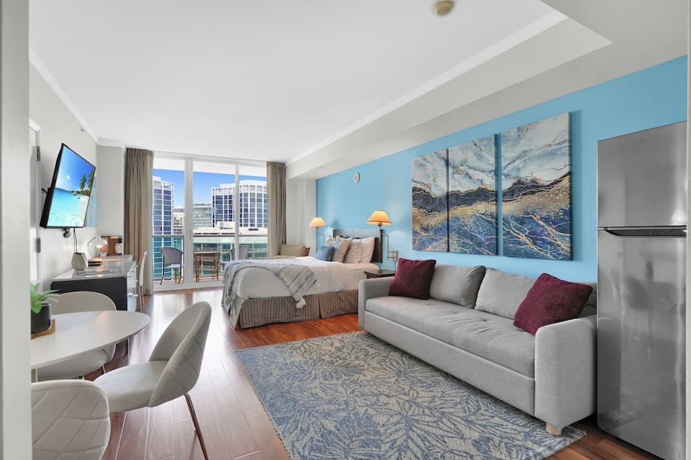 Glamorous Bay View Studio in the Grove