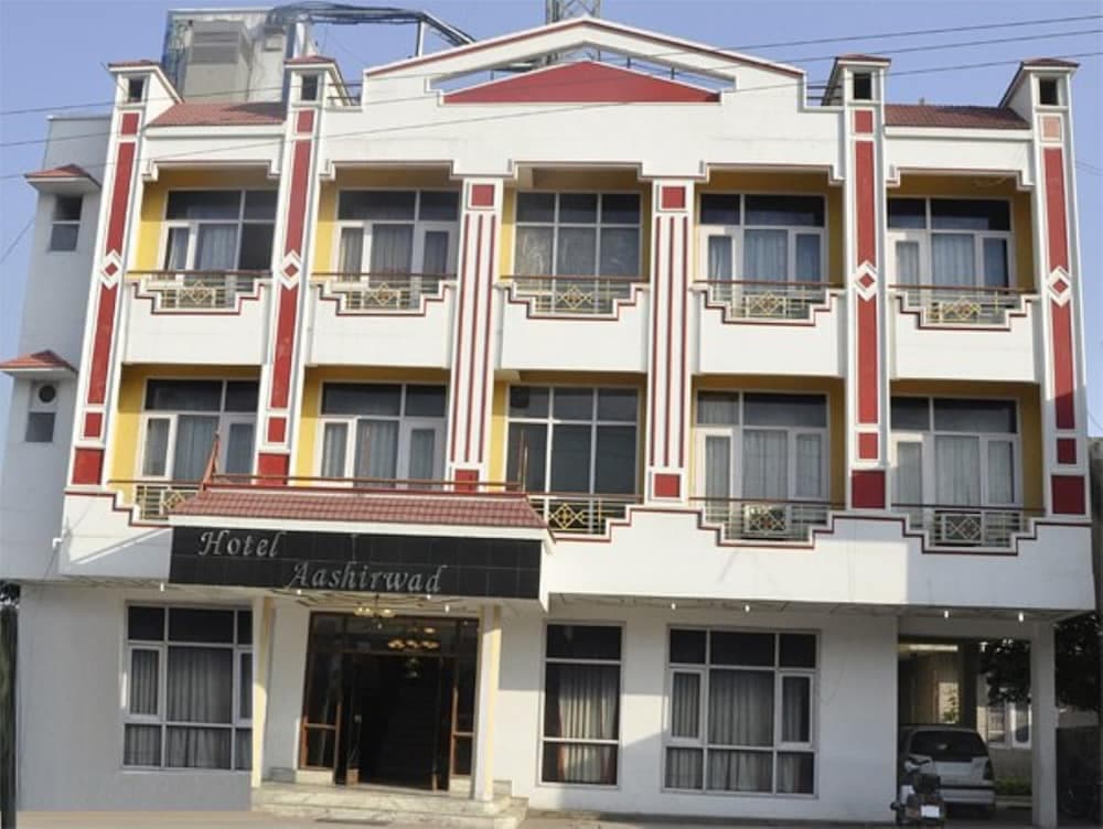 Goroomgo Hotel Aashirwad Katra