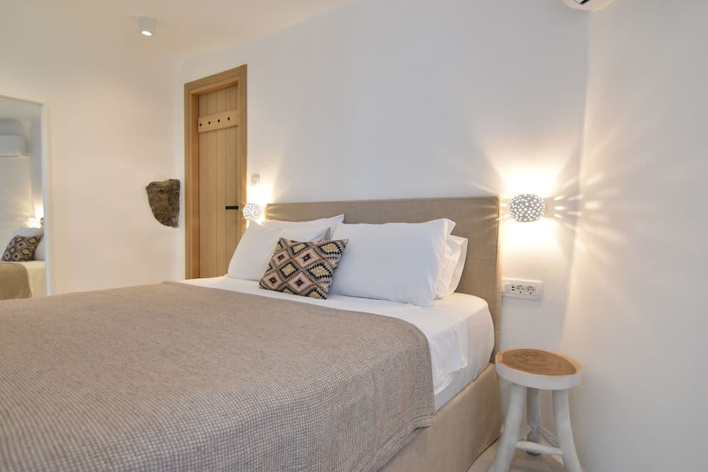 Panthea Suite Santorini