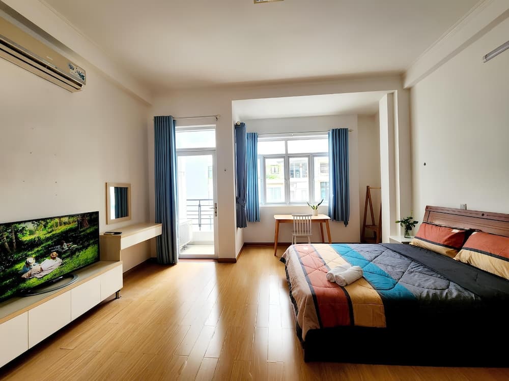 LaLaHouse Riverside Residence