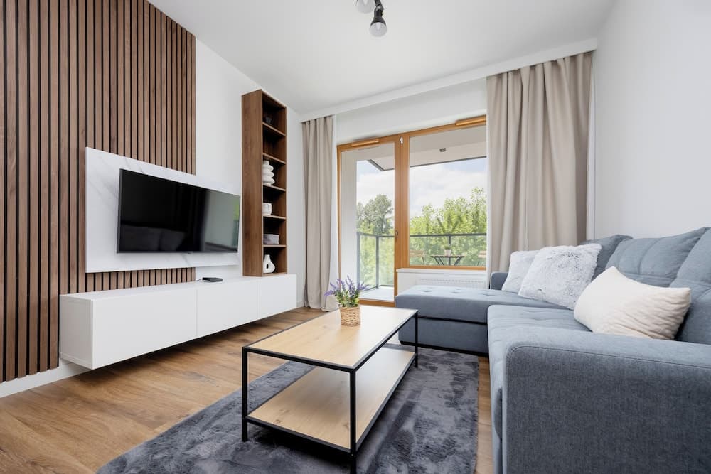 Apartment With Parking by Renters