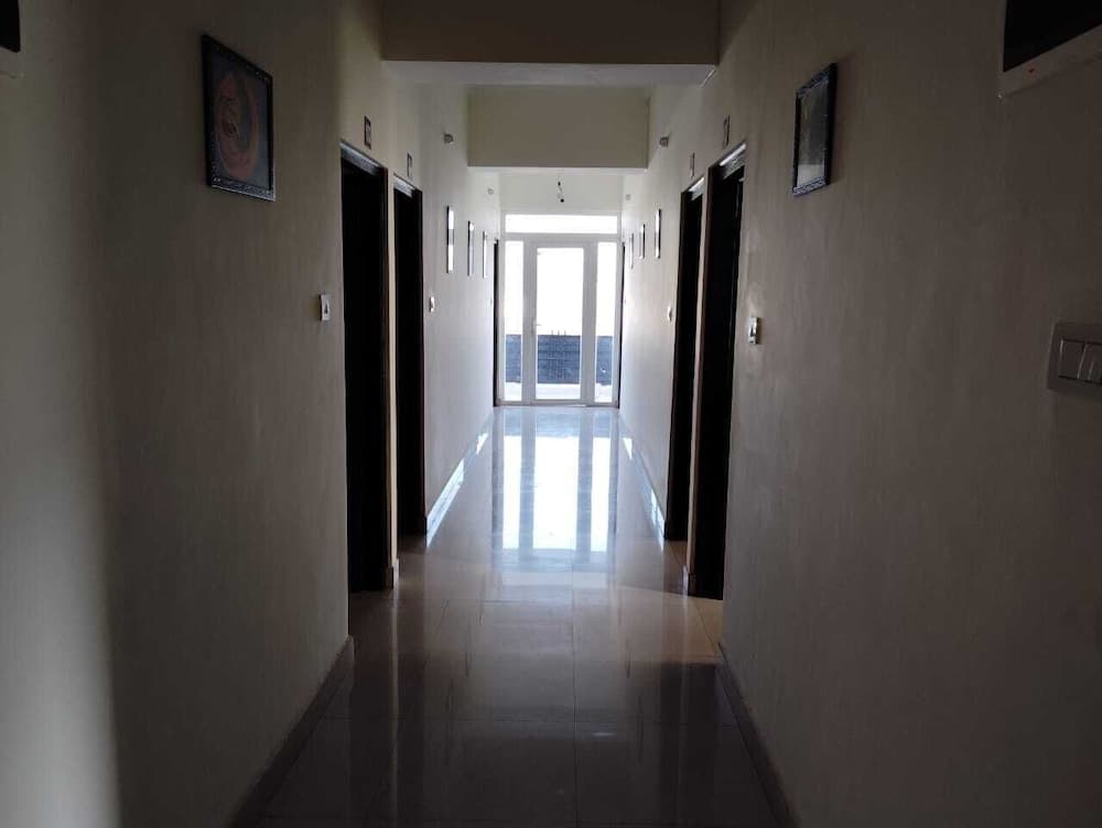 Hotel Parwatanchal Restaurant & Party